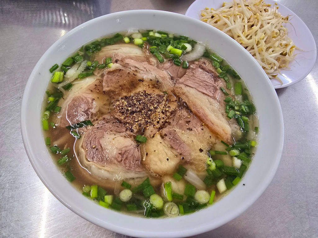 フォー・アイン (Phở Anh)