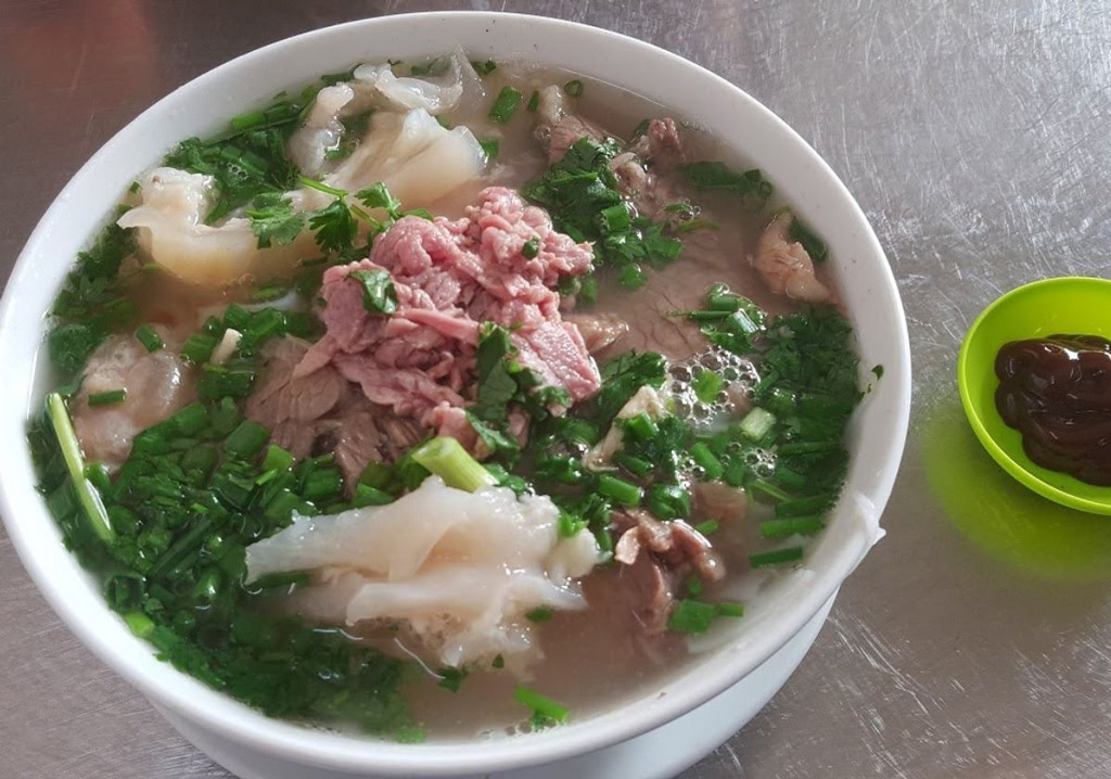 フォー・カオ・ヴァン (Phở Cao Vân) - 遠くまで知られるサイゴンの人気フォー店