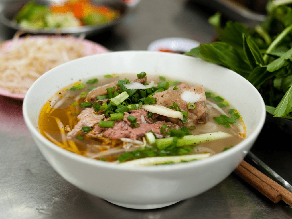 フォー・ホア・パスター (Phở Hòa Pasteur) - 客足の絶えないサイゴンの人気フォー店