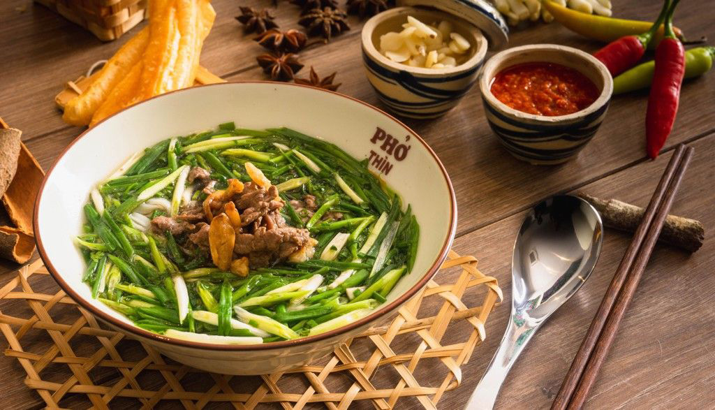 フォー・ティン (Phở Thìn) - ハノイ本場の味、1区の人気フォー店